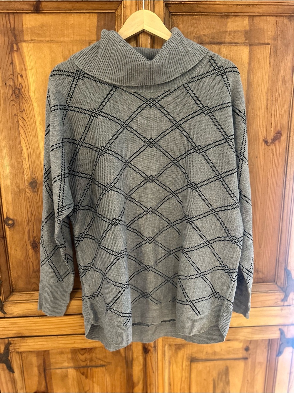 Liz Claiborne Grey Diamond-Pattern Turtleneck Sweater Large